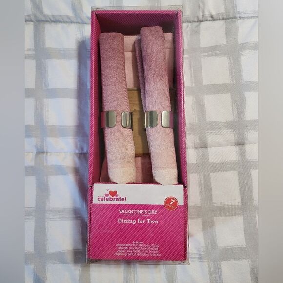 Dinning for two.Valentine's Day Table runner, placemats, napkins ring Bundle set - Picture 5 of 11